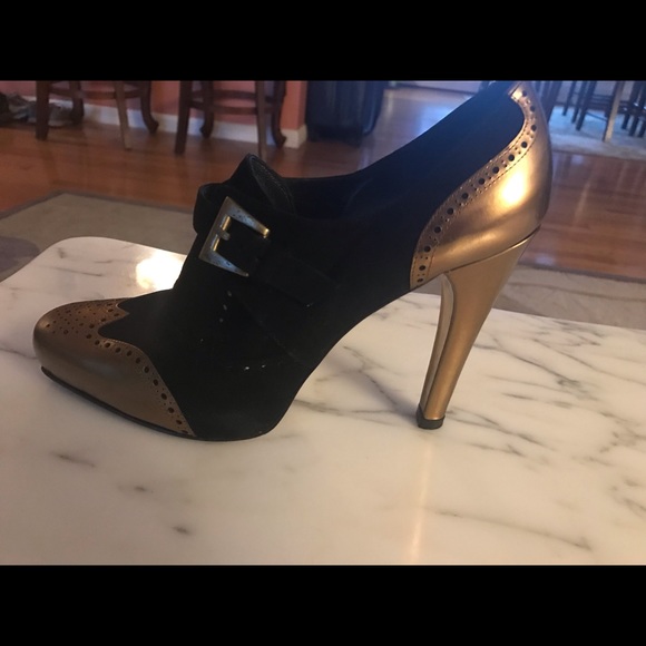 Stuart Weitzman buckle booties size 8 - Picture 1 of 8